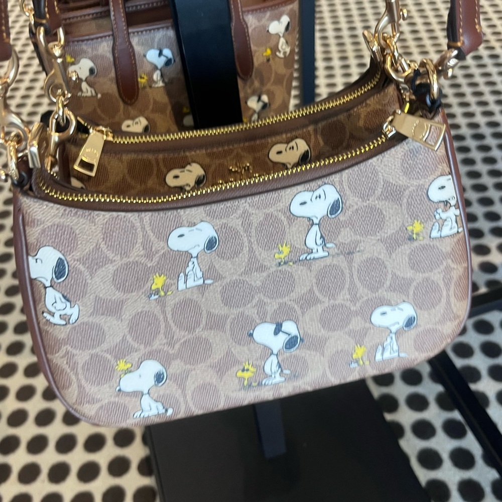 NWT!Coach X Peanuts Teri Shoulder Bag In Signature With Snoopy Print(CBJ88) - Picture 6 of 8